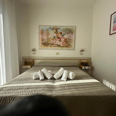 Hotel Alcazar Ρίμινι Εξωτερικό φωτογραφία