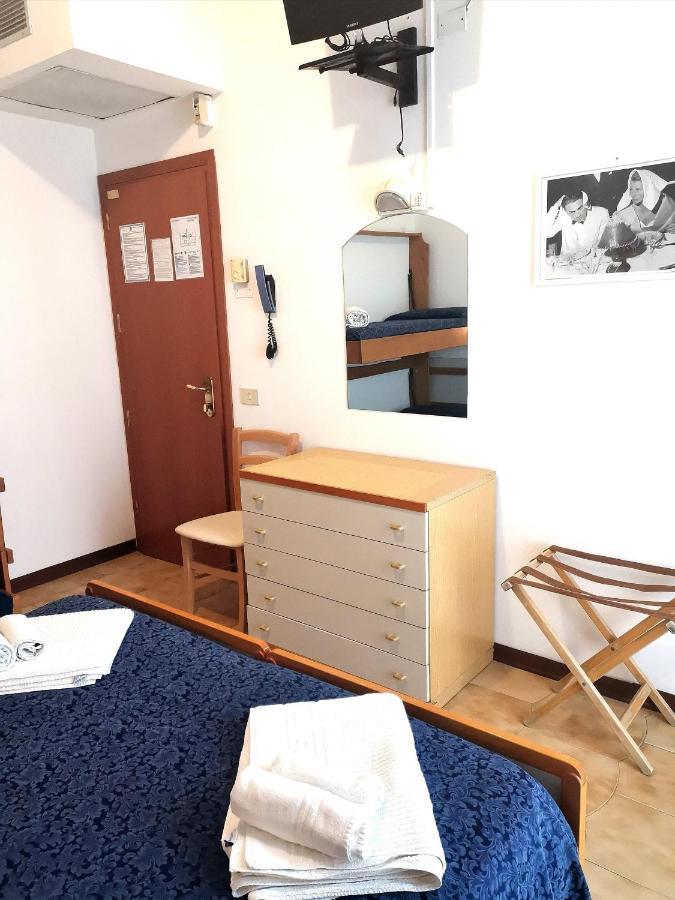 Hotel Alcazar Ρίμινι Εξωτερικό φωτογραφία
