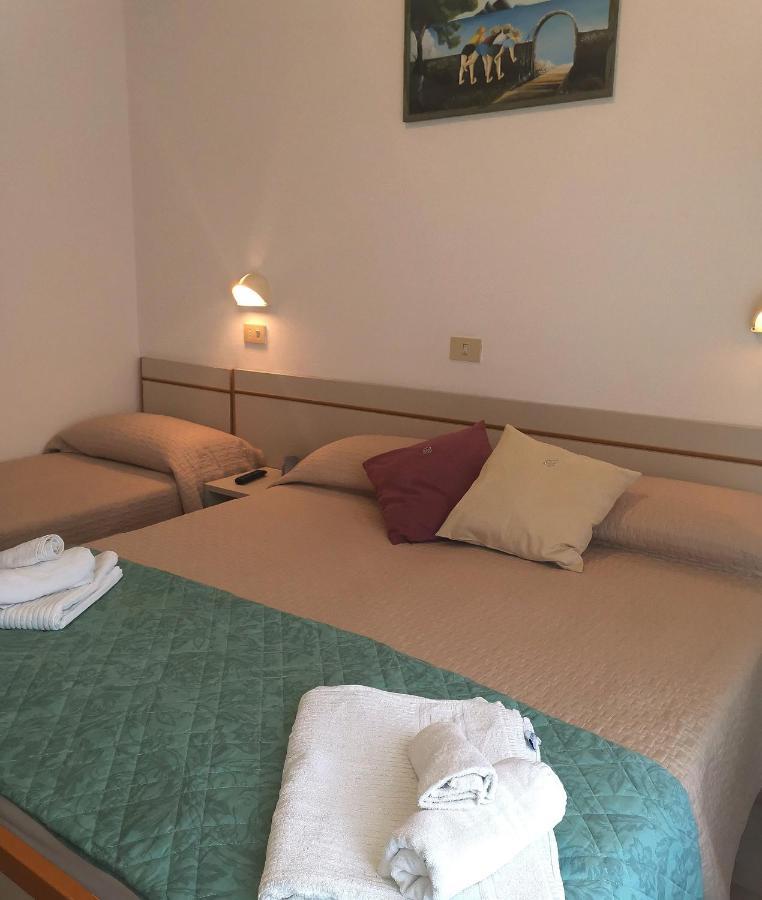Hotel Alcazar Ρίμινι Εξωτερικό φωτογραφία