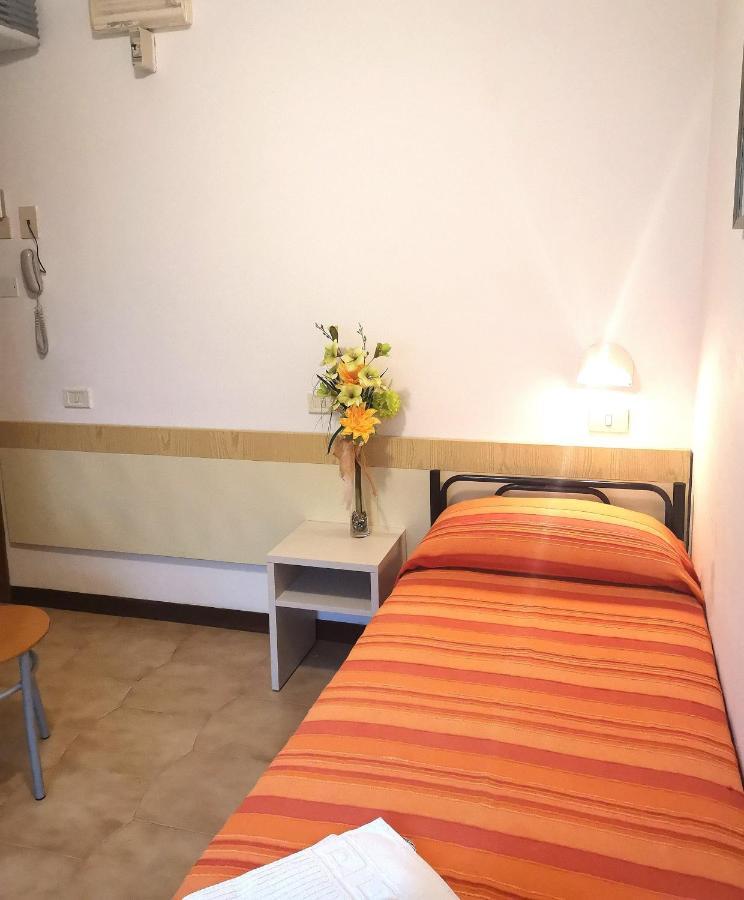 Hotel Alcazar Ρίμινι Εξωτερικό φωτογραφία