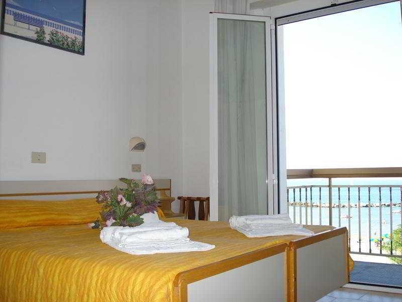Hotel Alcazar Ρίμινι Εξωτερικό φωτογραφία