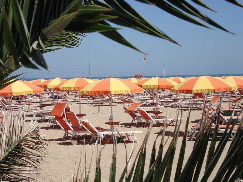 Hotel Alcazar Ρίμινι Εξωτερικό φωτογραφία