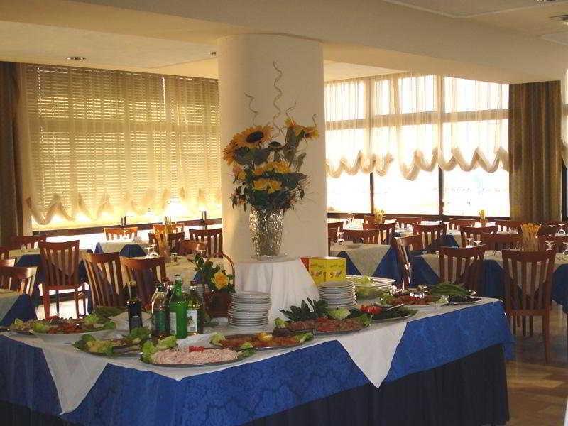 Hotel Alcazar Ρίμινι Εξωτερικό φωτογραφία