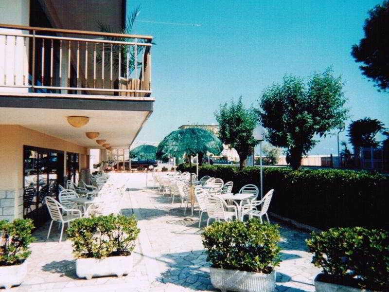 Hotel Alcazar Ρίμινι Εξωτερικό φωτογραφία